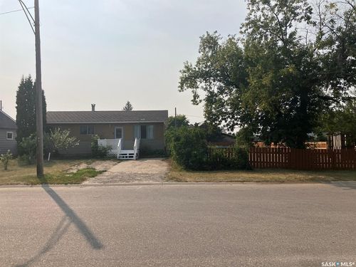 110 4 St N, Nipawin, SK, S0E1E0 | Card Image