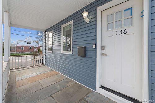 1136 W Broadway, Hewlett, NY, 11557-1103 | Card Image