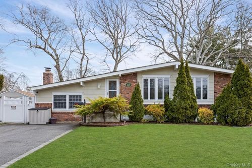443 Renee Dr, Bayport, NY, 11705-1236 | Card Image