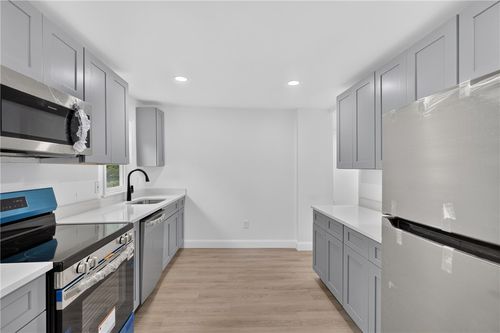 5 Lees Ln, Chepachet, RI, 02814-1603 | Card Image