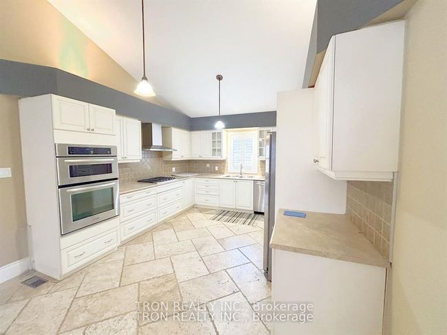 888 Barbados St, House other with 4 bedrooms, 3 bathrooms and 4 parking in Oshawa ON | Image 7