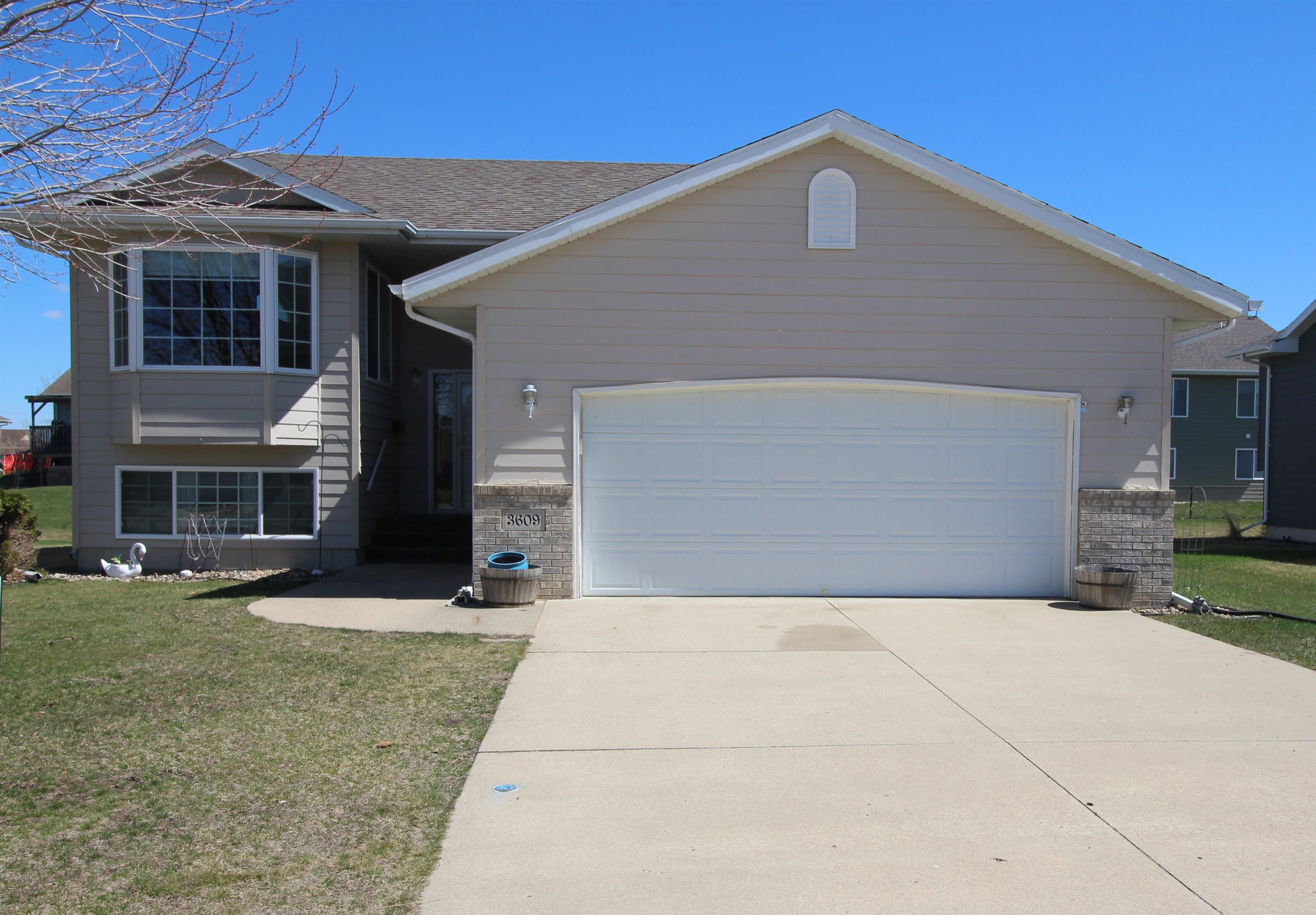 Jackson Ave, Spirit Lake, IA 51360