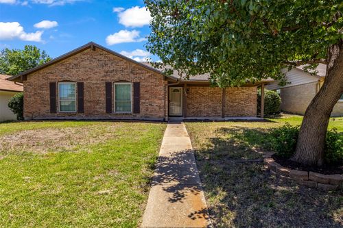 1644 Glenhill Ln, Lewisville, TX, 75077-2729 | Card Image