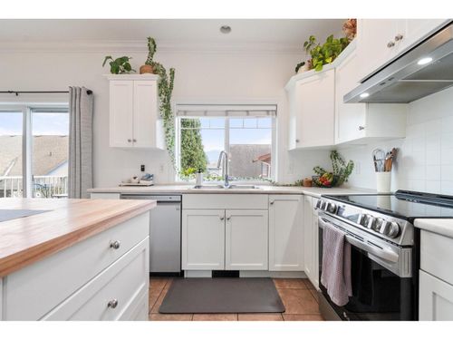 28-6498 Southdowne Pl, Chilliwack, BC, V2R0K3 | Card Image