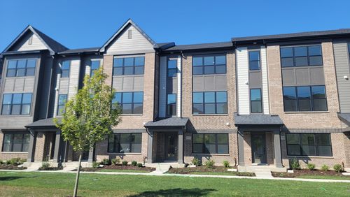 8377 Mulberry Ave, Morton Grove, IL, 60053-2524 | Card Image