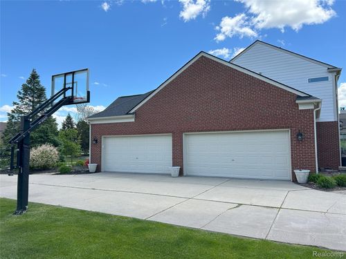 11273 Fellows Creek Dr, Plymouth, MI, 48170-6359 | Card Image