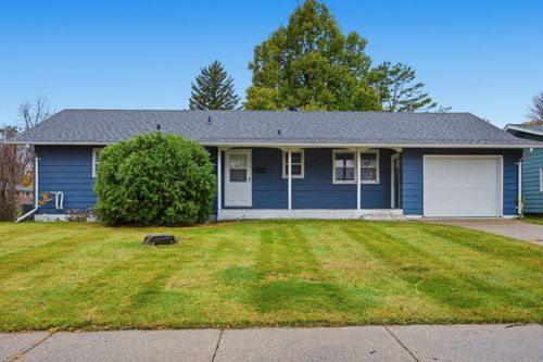 537 Maple Ln, Moorhead, MN, 56560-3236 | Card Image