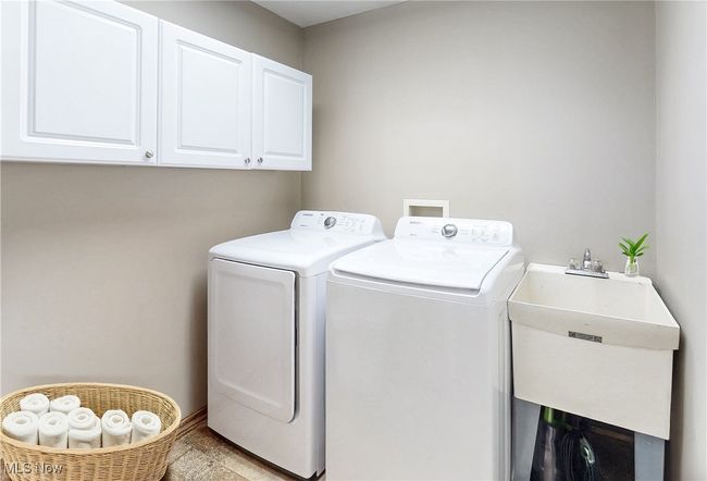 FIRST FLOOR LAUNDRY ROOM. | Image 20