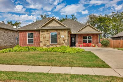 102 Ashlyn Court, House other with 3 bedrooms, 2 bathrooms and null parking in Whitesboro TX | Image 1