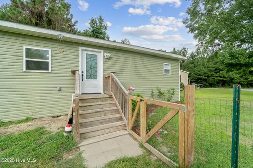 103 1st Ln, Midway Park, NC, 28544-1731 | Card Image