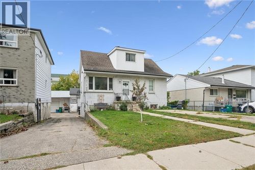 34 Jaffray St, Cambridge, ON, N1R3H9 | Card Image