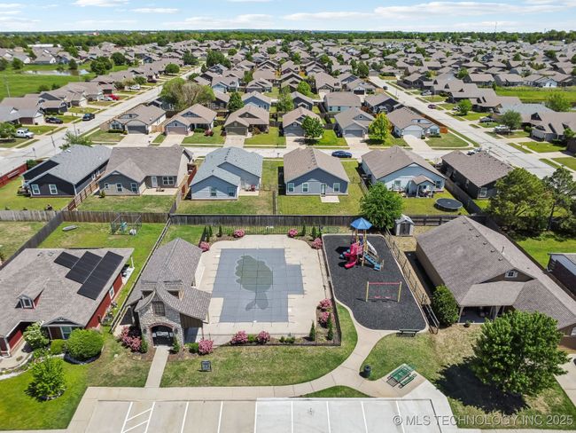 11001 117 Th East Pl, House other with 3 bedrooms, 2 bathrooms and null parking in Owasso OK | Image 29