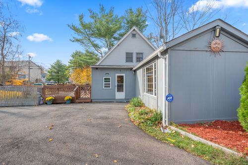 9 Cook St, Manchester, CT, 06040-3717 | Card Image