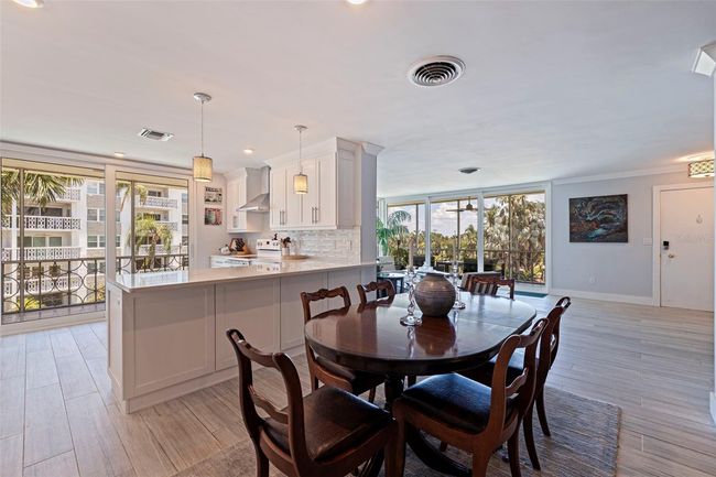 UNIT-6 - 1060 N Shore Dr Ne, Condo with 2 bedrooms, 2 bathrooms and null parking in ST PETERSBURG FL | Image 31
