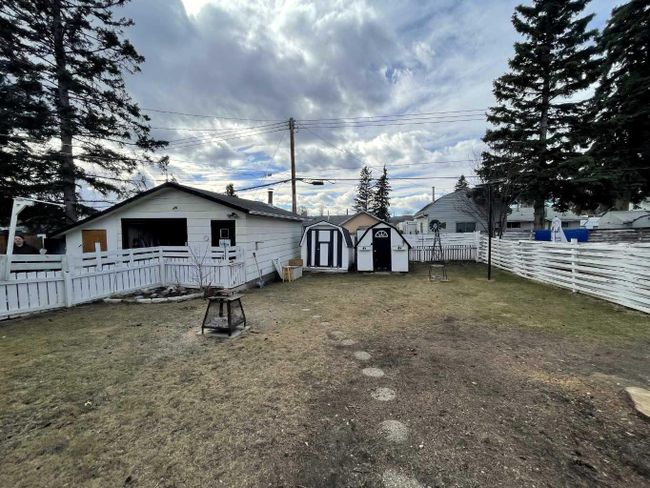 113 Chetamon Drive, Home with 2 bedrooms, 1 bathrooms and 4 parking in Hinton AB | Image 13