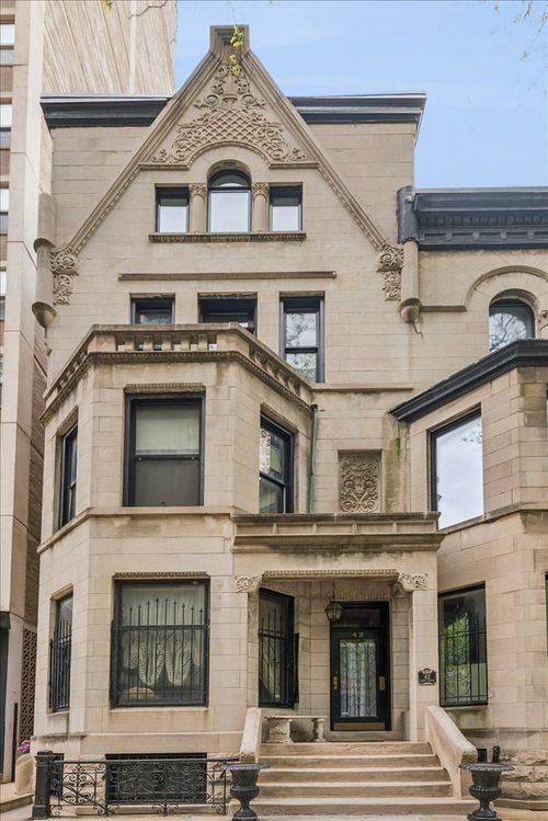 3-42 Cedar St, Chicago, IL, 60611-1179 | Card Image