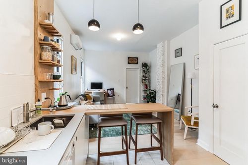 apt-3f-1108 Pine St, PHILADELPHIA, PA, 19107-7016 | Card Image