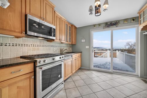 45 Old Albany Post Rd, Ossining, NY, 10562-1926 | Card Image