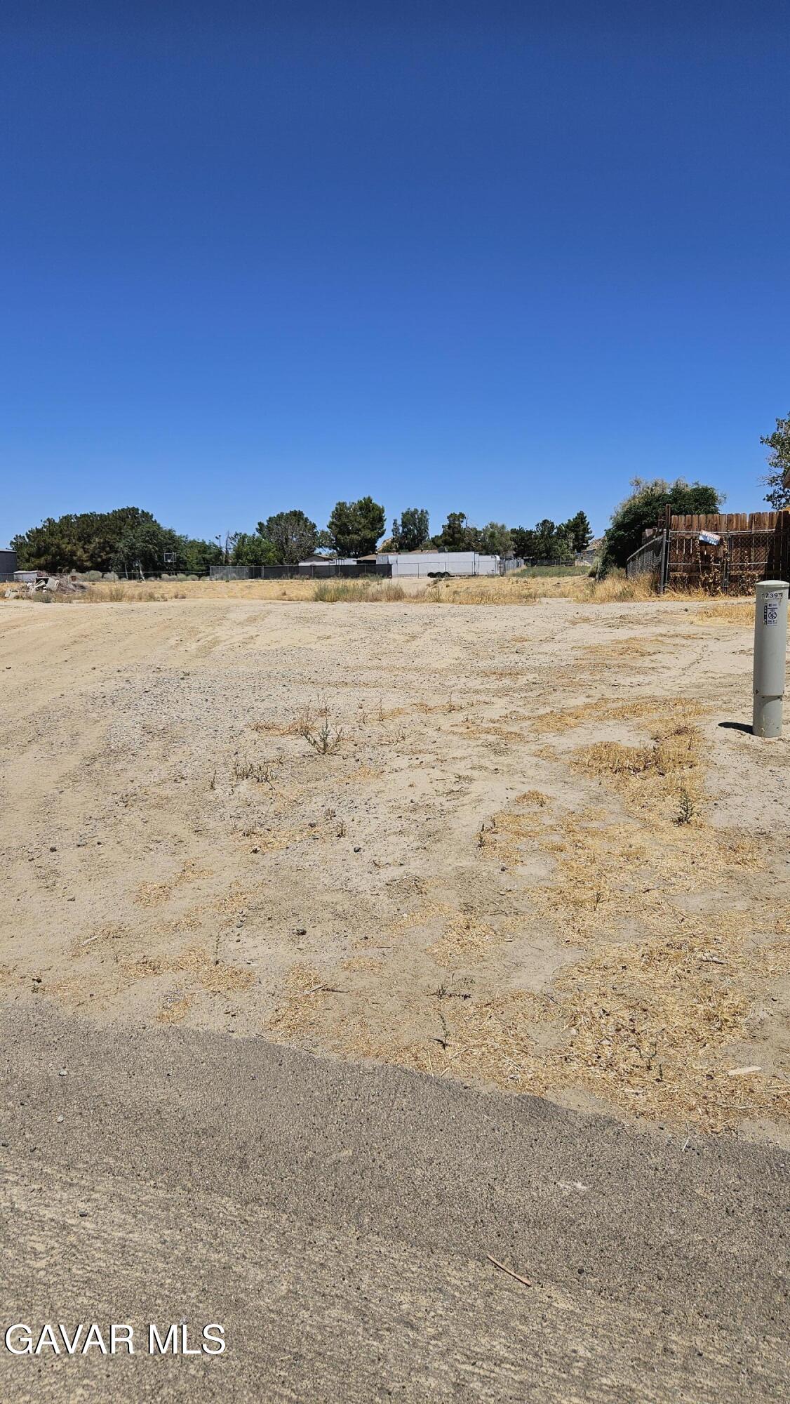 Land in Lake Los Angeles 3