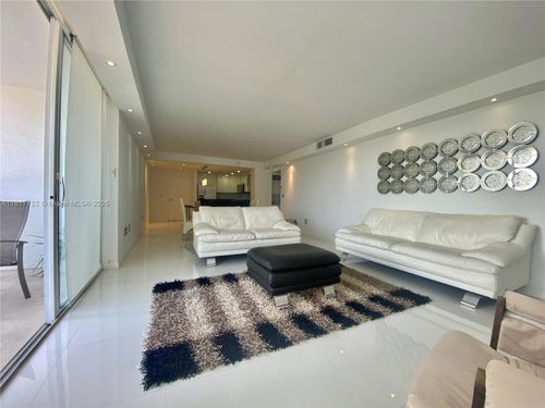 apt-623-3731 N Country Club Dr, Aventura, FL, 33180-1742 | Card Image