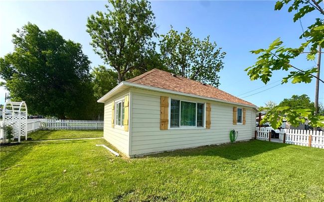 Side of Home | Image 6