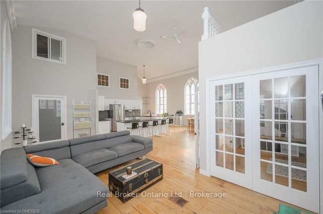 3318 Dundas St, House other with 3 bedrooms, 2 bathrooms and 6 parking in Burlington ON | Image 11