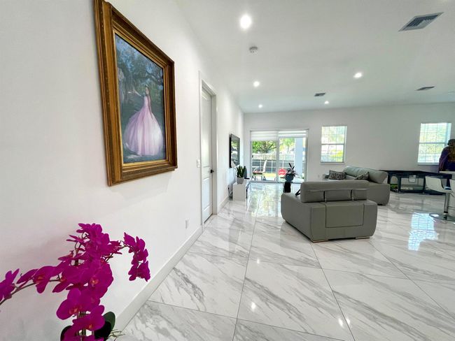 205 Sw Chapman Ave, House other with 4 bedrooms, 2 bathrooms and null parking in Port St. Lucie FL | Image 4