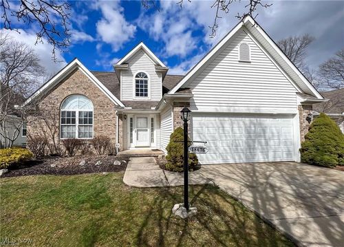 18676 N Winding Oak Drive, Middleburg Heights, OH, 44130 | Card Image