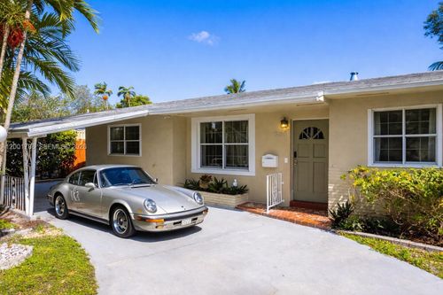 565 Ne 160th Ter, Miami, FL, 33162-4340 | Card Image