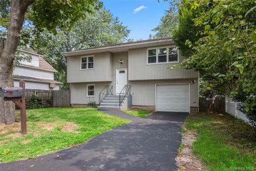 426 5th St, East Northport, NY, 11731-2801 | Card Image