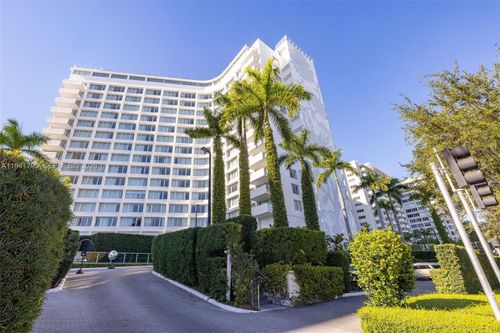 827-1100 West Ave, Miami Beach, FL, 33139-4749 | Card Image