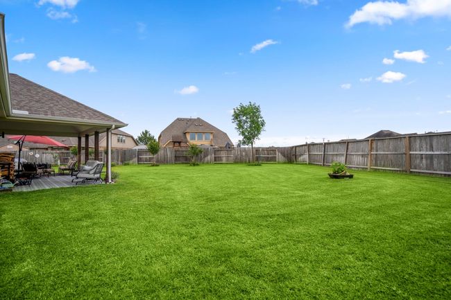 Beautiful expansive backyard | Image 27