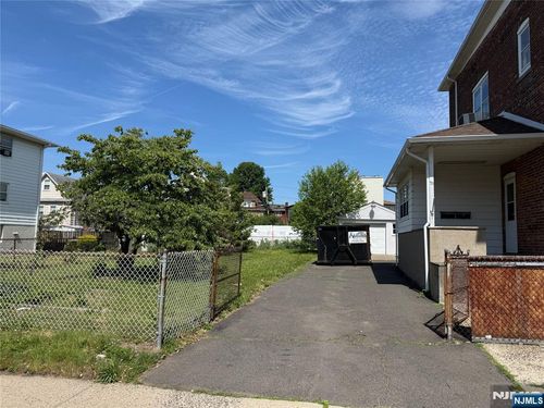 33 Gaston Ave, Garfield, NJ, 07026-1515 | Card Image