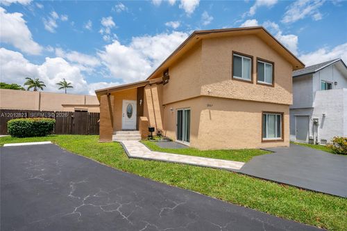 1007 Nw 106th Ave Cir, Miami, FL, 33172 | Card Image