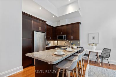 205 - 385 Brunswick Ave, Condo with 1 bedrooms, 1 bathrooms and 1 parking in Toronto ON | Image 3