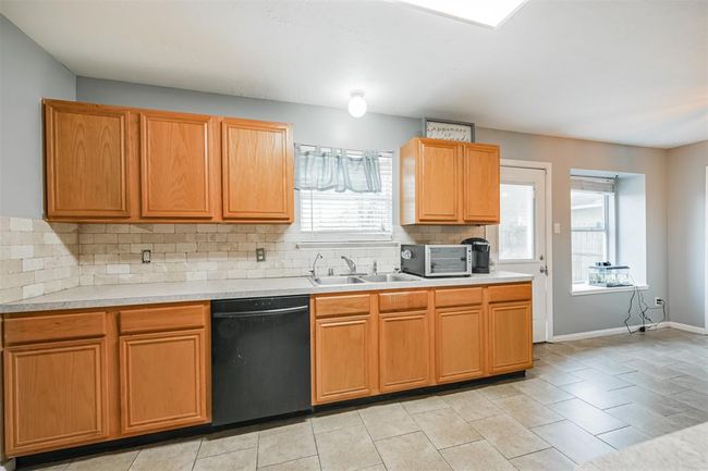 Kitchen | Image 12