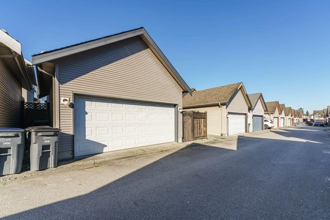 19430 66 A Avenue, House other with 3 bedrooms, 2 bathrooms and 2 parking in Surrey BC | Image 32