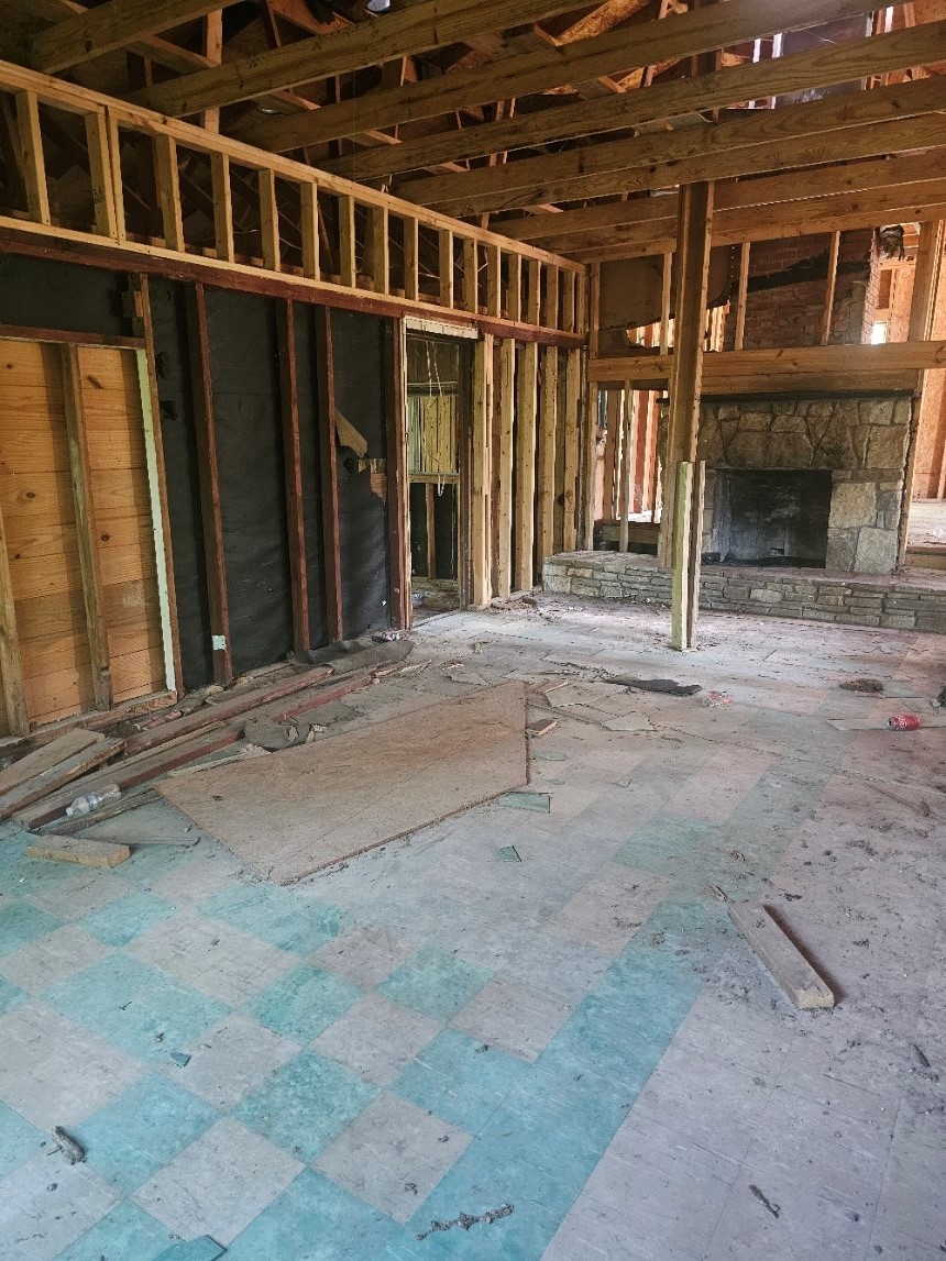 Land in Whitney 4
