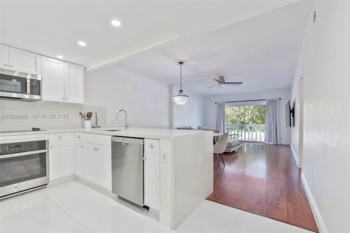 apt-204-100 Edgewater Dr, Coral Gables, FL, 33133-6938 | Card Image