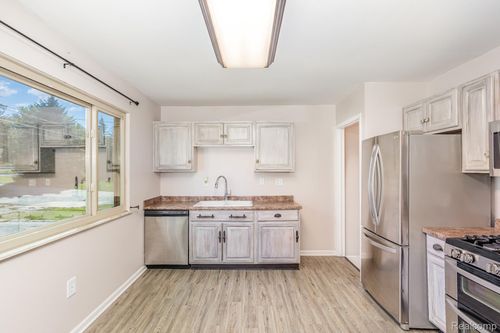 14108 North Rd, Fenton, MI, 48430-1394 | Card Image