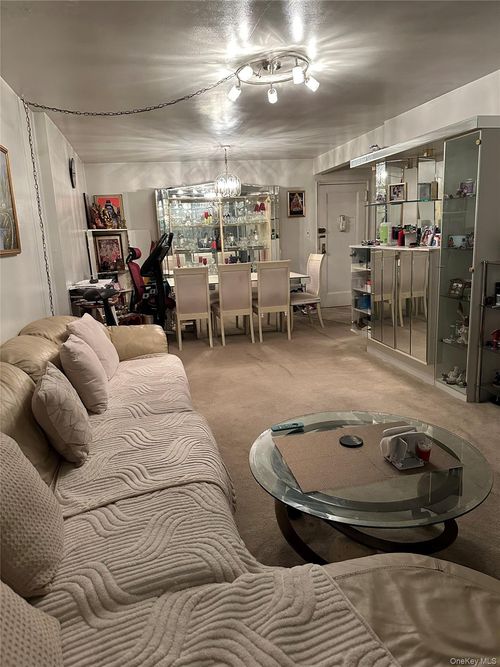 apt-b67-87-15 204th St, Hollis, NY, 11423-1525 | Card Image