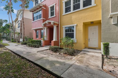 2-630 Amador Lane, West Palm Beach, FL, 33401 | Card Image