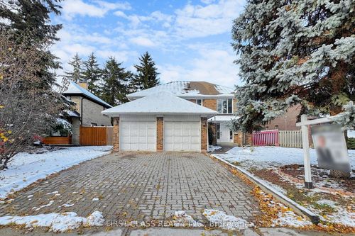 8 Fernside Crt, North York, ON, M2N6A1 | Card Image