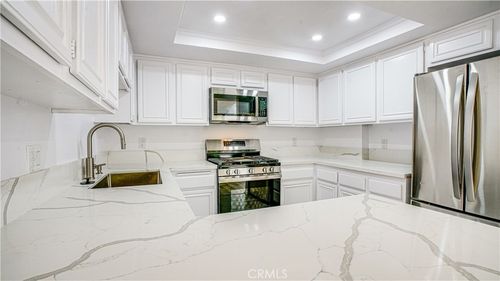 apt-7-8565 Independence Ave, Canoga Park, CA, 91304-2977 | Card Image