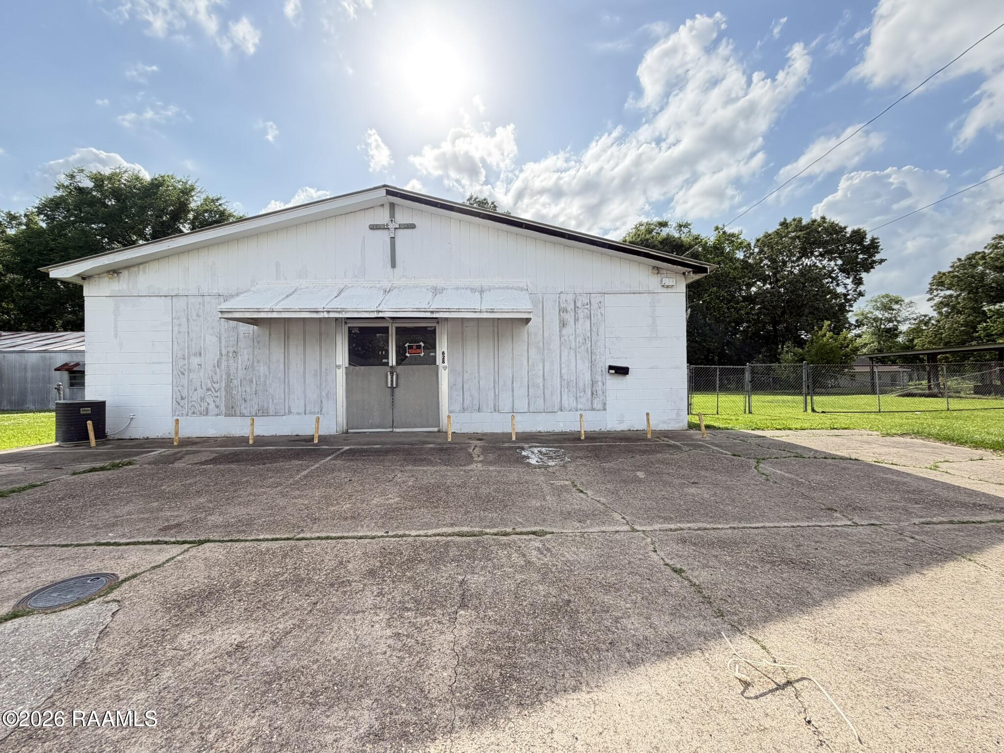 628 S Railroad Ave, Opelousas, LA 70570