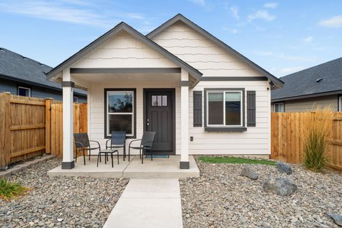 3246 Nw 9th St, Redmond, OR, 97756-2187 | Card Image