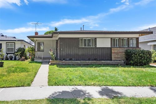 2729 N Studebaker Rd, Long Beach, CA, 90815-1628 | Card Image