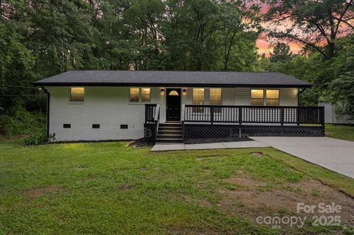 704 W Border St, Dallas, NC, 28034-1951 | Card Image