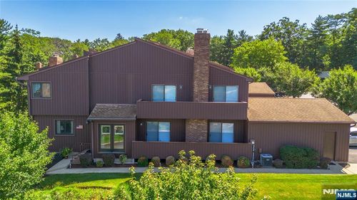 42 Highpoint, Cedar Grove, NJ, 07009-1977 | Card Image