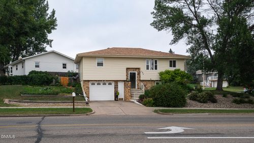 306 W Interstate Ave, Bismarck, ND, 58503-1018 | Card Image